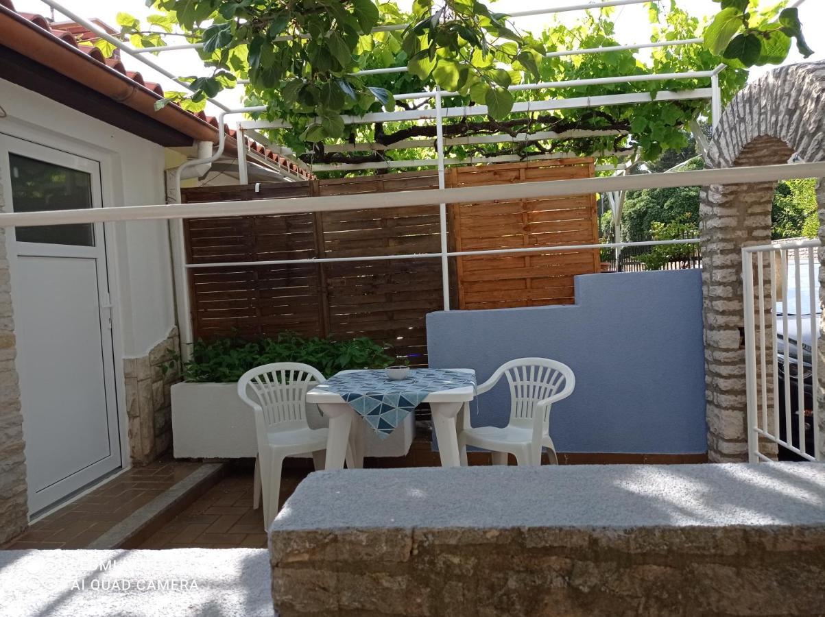 Studio Apartman Premantura Exteriör bild