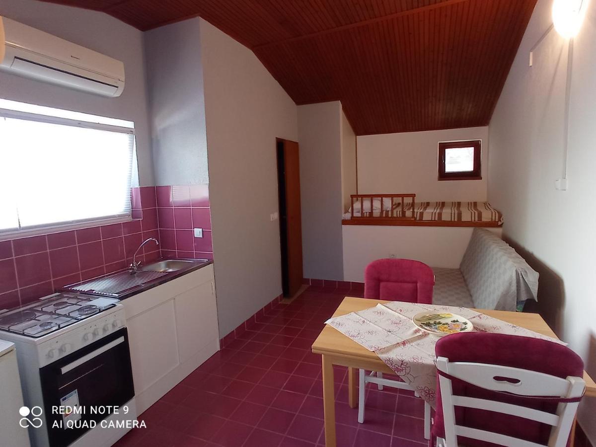 Studio Apartman Premantura Exteriör bild