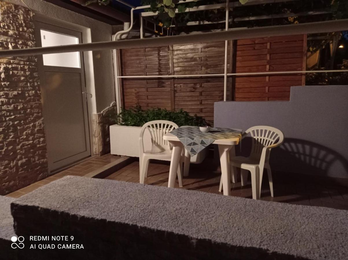 Studio Apartman Premantura Exteriör bild